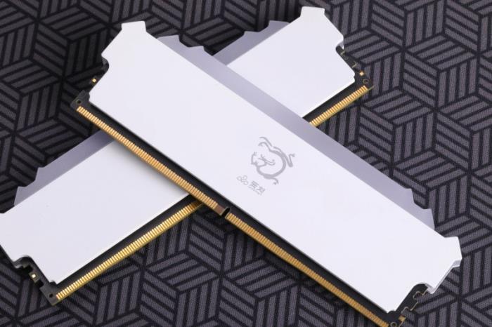 硬控發(fā)熱，一鍵躍至6400MT/s，「煌」系列DDR5內(nèi)存超頻體驗
