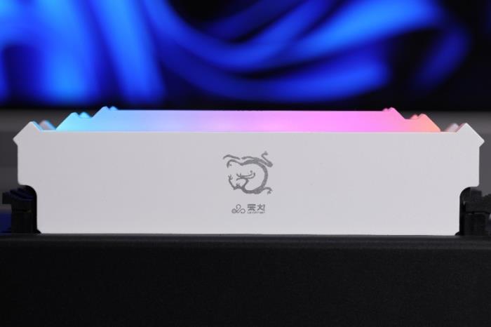 硬控發(fā)熱，一鍵躍至6400MT/s，「煌」系列DDR5內(nèi)存超頻體驗