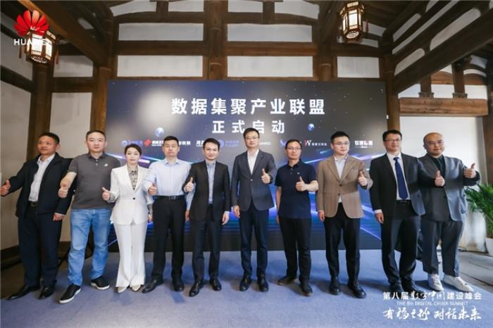 景聯(lián)文科技CEO劉云濤受邀出席數(shù)字中國(guó)建設(shè)峰會(huì)“存力中心產(chǎn)業(yè)發(fā)展圓桌”，攜手華為共筑AI數(shù)據(jù)湖