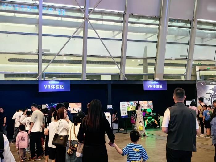 觸手可及，玩轉(zhuǎn)AI智能世界 2025深空AI智能機(jī)器人互動(dòng)體驗(yàn)展上海站圓滿落幕，蚌埠站盛宴