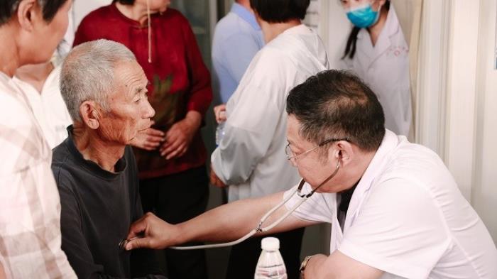 陽光新能源攜手全網(wǎng)爆火的95后村長，共繪鄉(xiāng)村振興新畫卷！
