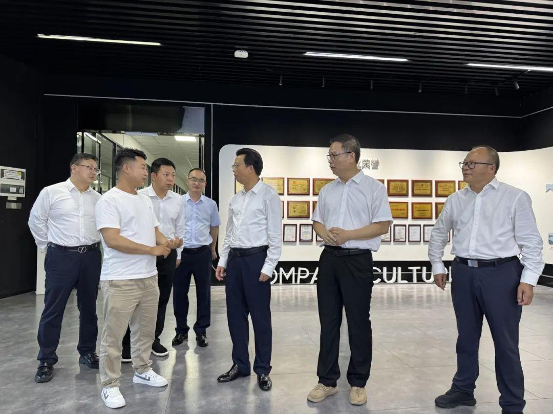 六盤水市委書記張定超一行蒞臨熱立方考察交流