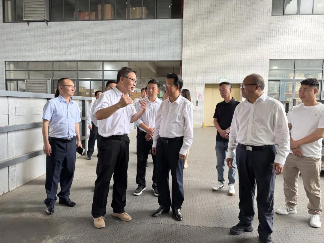六盤水市委書記張定超一行蒞臨熱立方考察交流