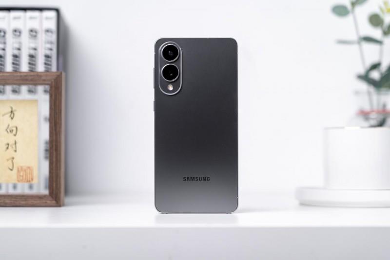 眼前一亮！三星Galaxy S25 Edge深度評(píng)測(cè)：輕薄旗艦的創(chuàng)新與實(shí)力