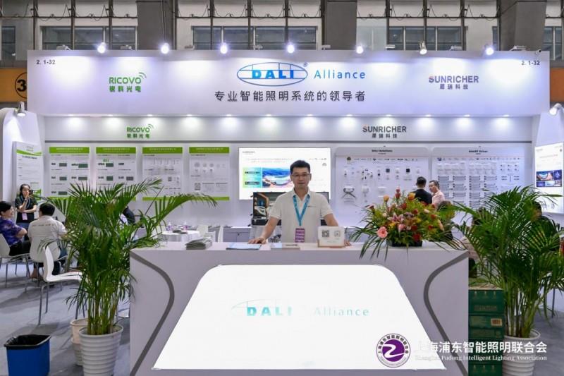 2025 廣州建博會(huì)盛大啟幕，上海浦東智能照明聯(lián)合會(huì)攜手共筑智能照明新輝煌
