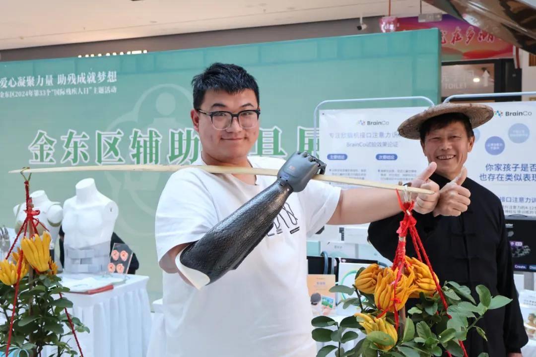 “裝上這只手，我又能和世界握手了”丨全國肢殘人活動日